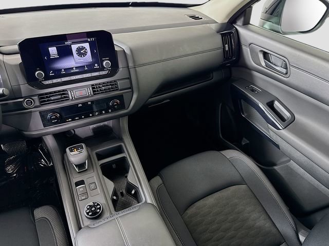 Used 2024 Nissan Pathfinder S image 24