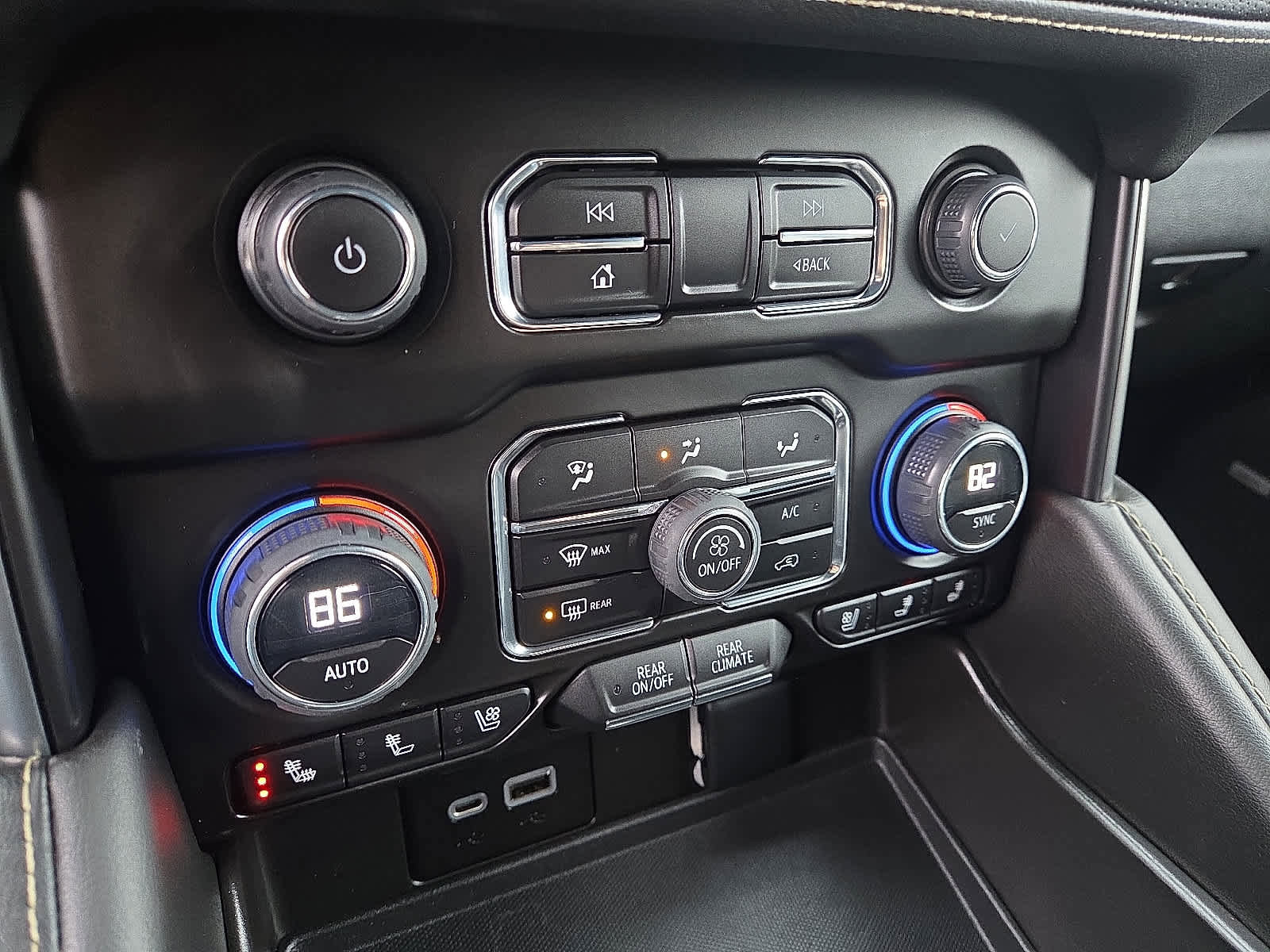 Used 2023 Chevrolet Suburban Premier image 17