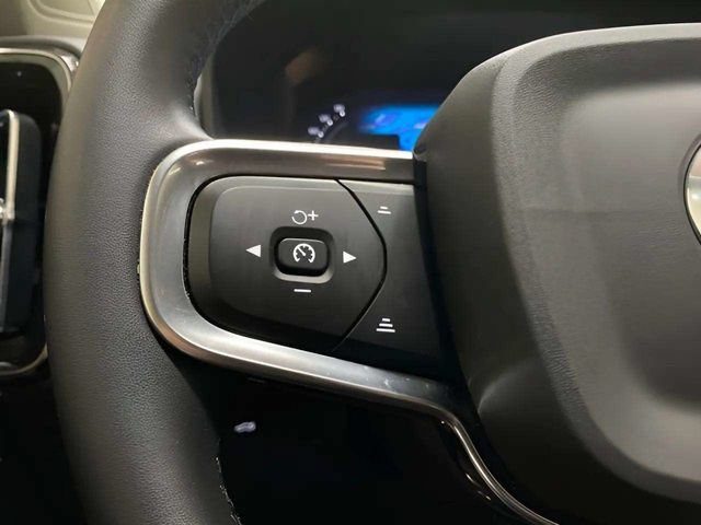 Used 2025 Volvo XC40 B5 Plus AWD/4WD image 33