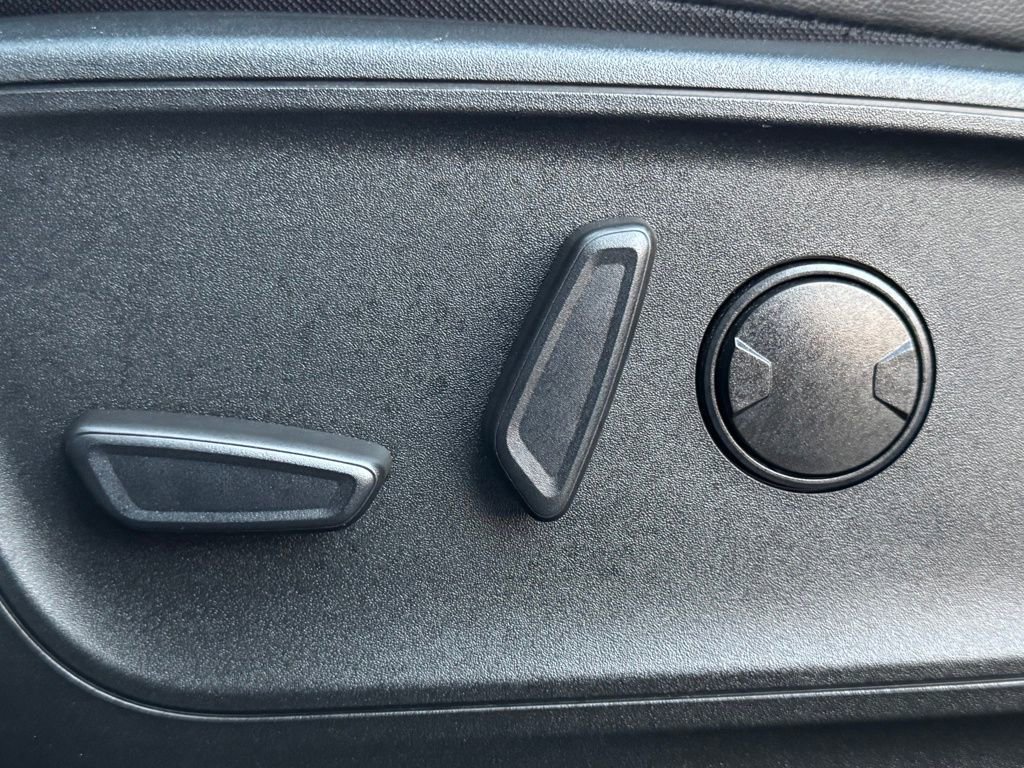 Used 2022 Ford Escape Titanium w/ Class II Trailer Tow Package image 19