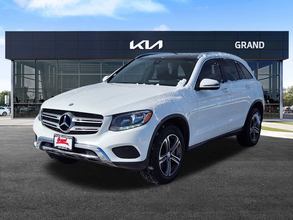 Used 2017 Mercedes-Benz GLC 300 4MATIC image 4