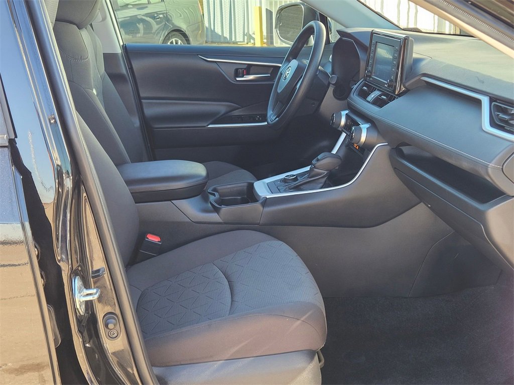 Used 2021 Toyota RAV4 XLE image 27
