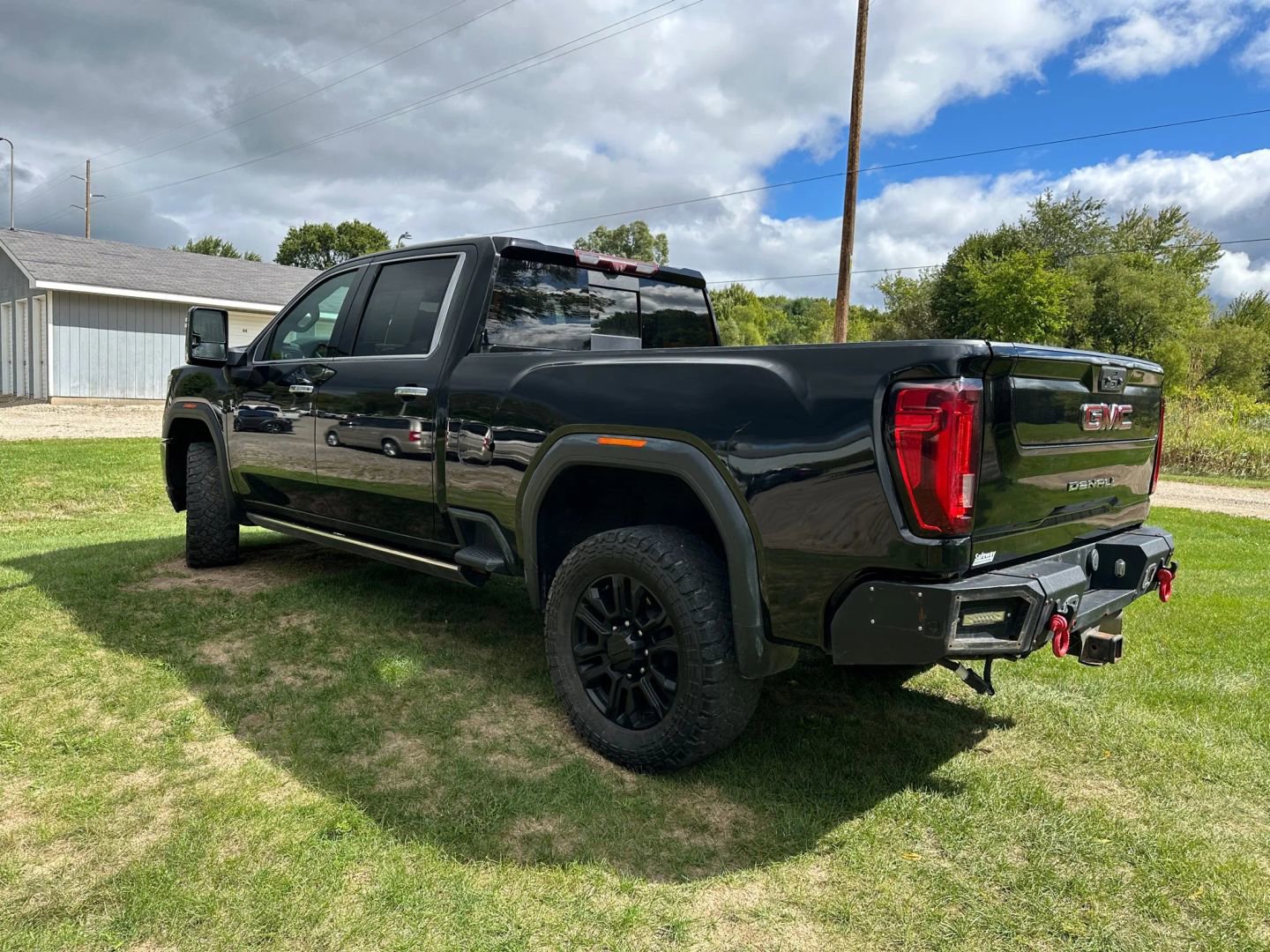 Used 2021 GMC Sierra 2500 Denali w/ Denali Black Diamond Edition image 8