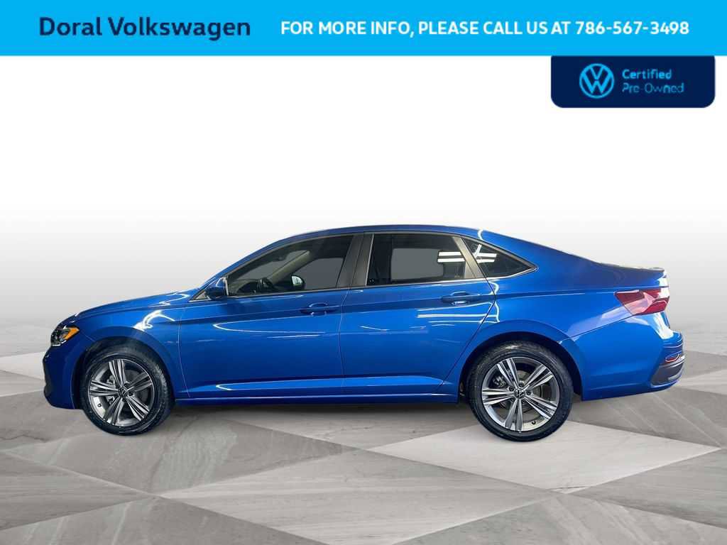 Certified 2023 Volkswagen Jetta SE w/ Panoramic Sunroof Package FWD image 5