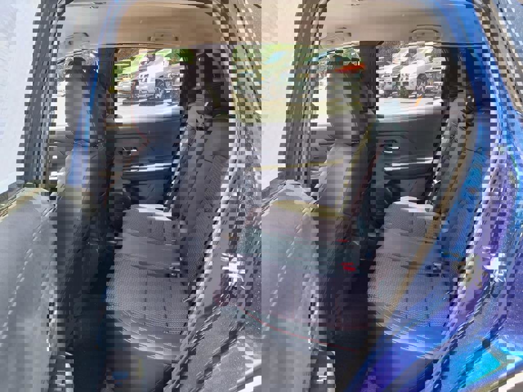 New 2025 Nissan Kicks SR image 6