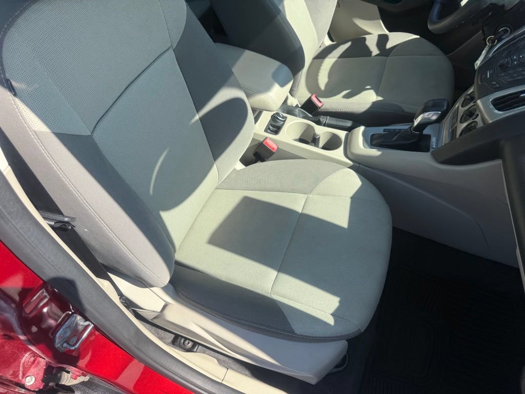 Used 2013 Ford Focus SE FWD image 49
