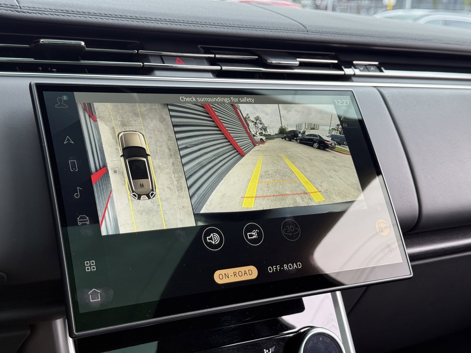 Used 2023 Land Rover Range Rover Long Wheelbase SE image 25