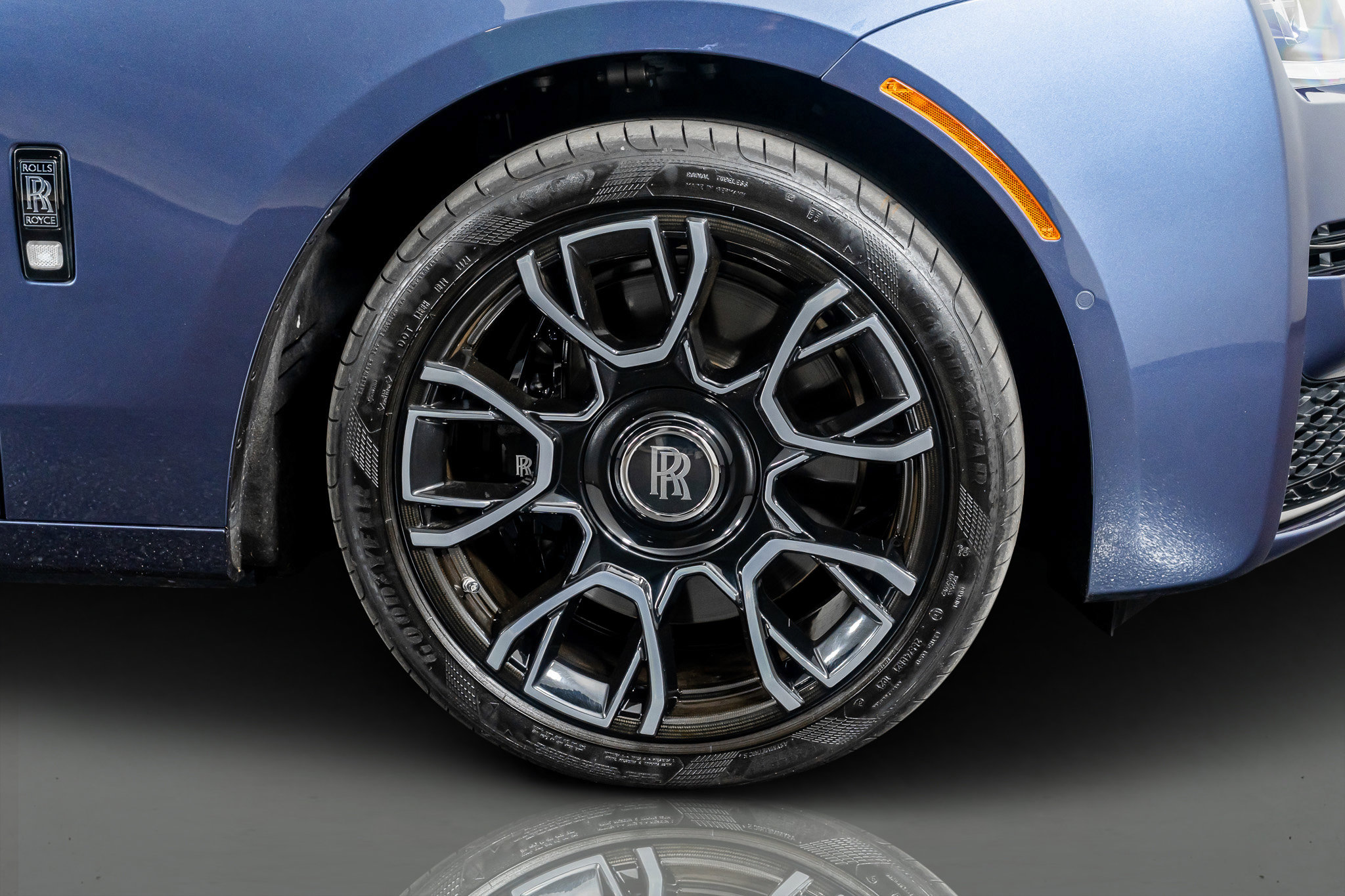 Used 2024 Rolls-Royce Ghost Black Badge w/ Black Badge Ghost Package image 7