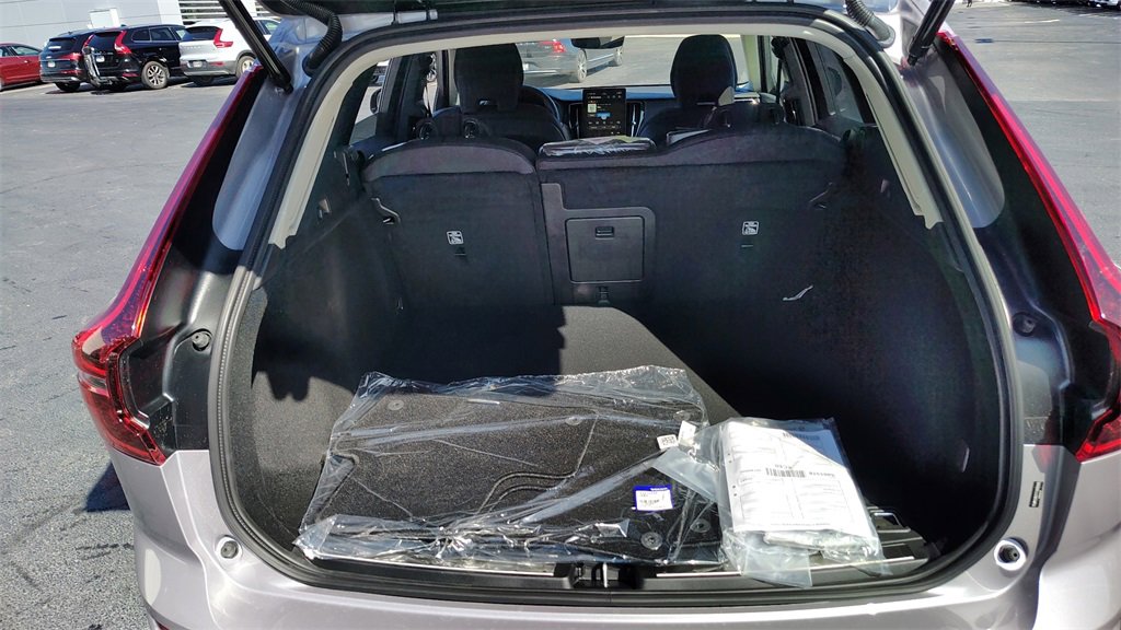 New 2026 Volvo XC60 B5 Plus w/ Climate Package image 29