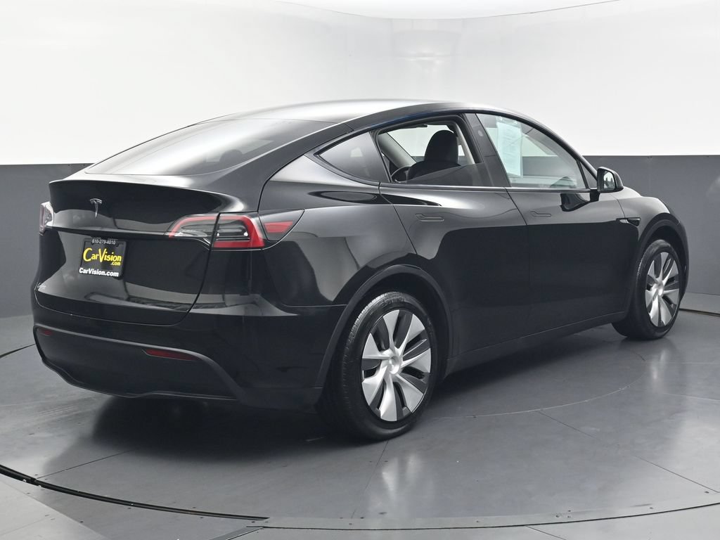 Used 2023 Tesla Model Y 2WD image 4