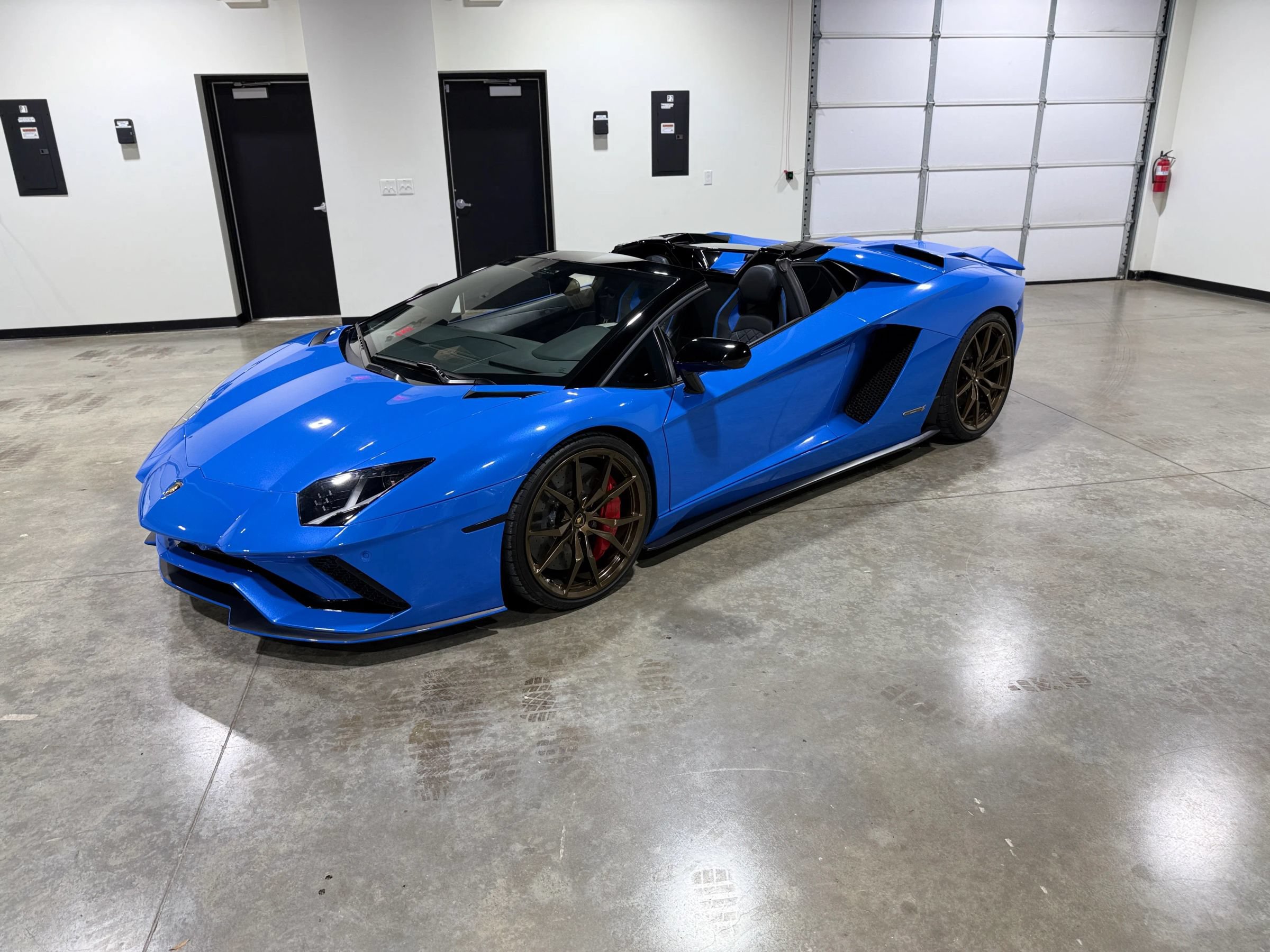 Used 2018 Lamborghini Aventador S AWD/4WD image 13