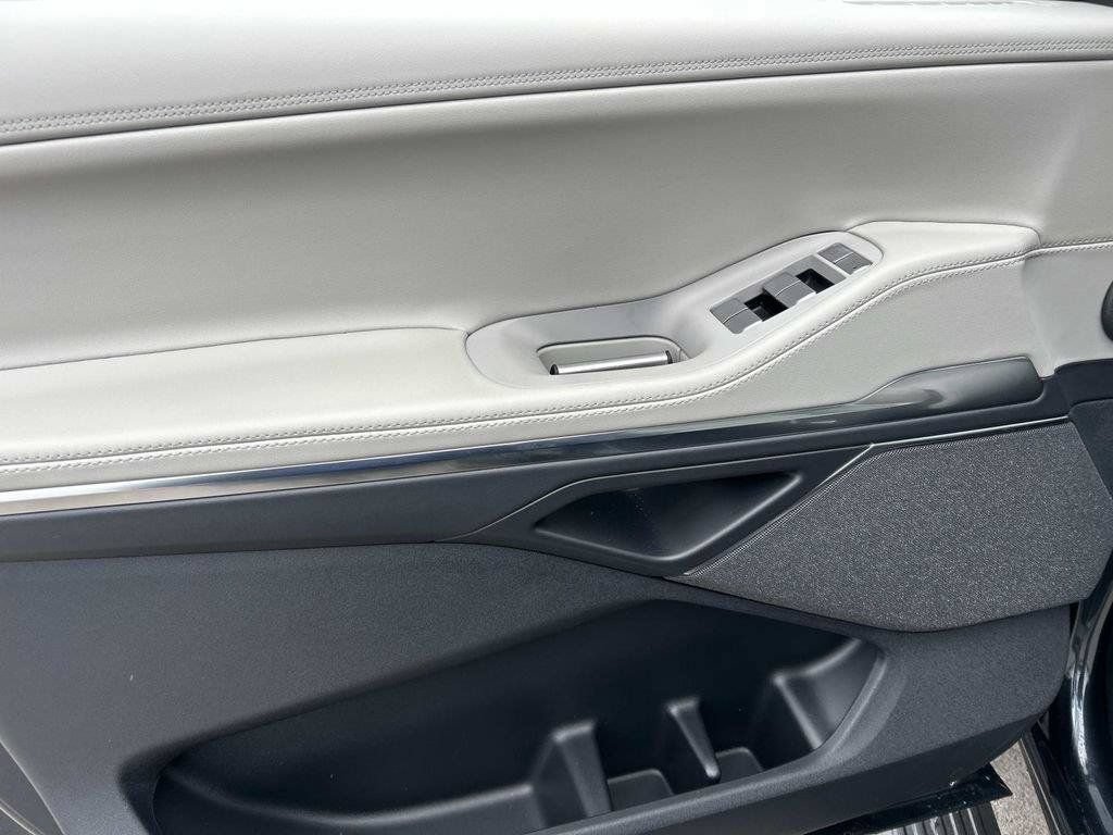 New 2026 Lincoln Navigator L Reserve AWD/4WD image 19