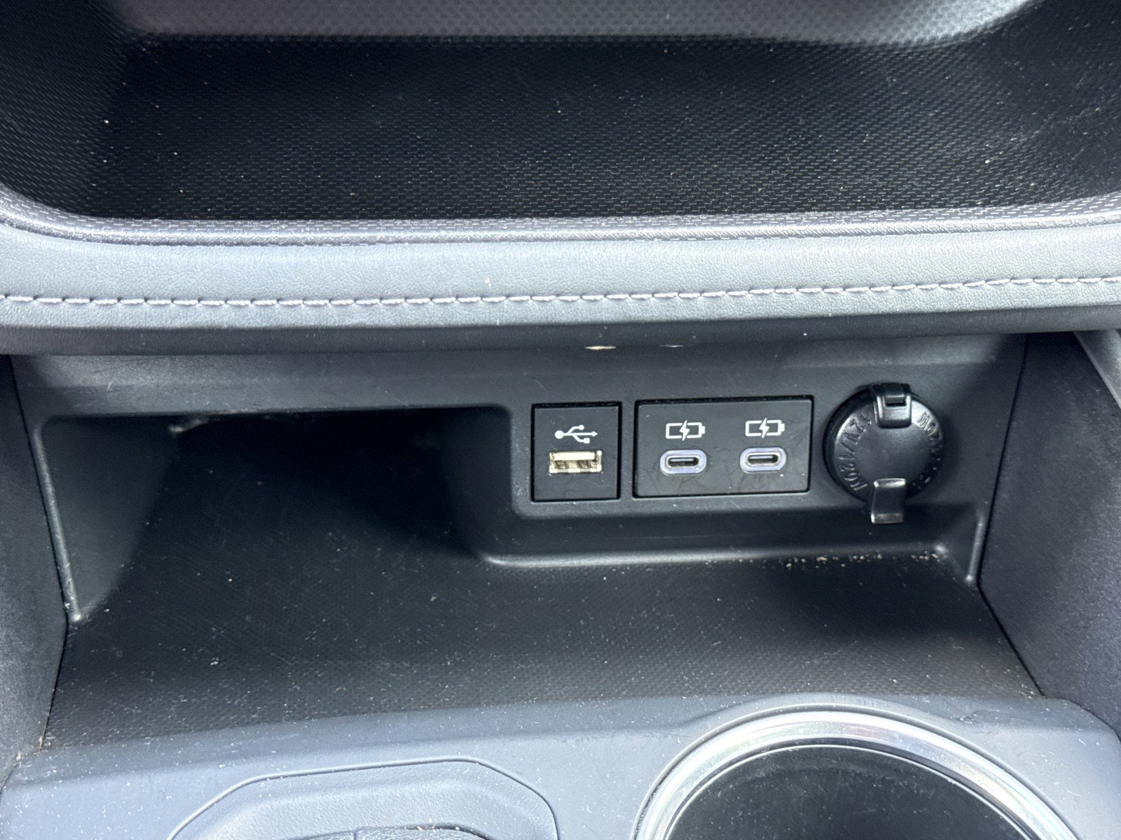 Used 2025 Toyota Highlander LE FWD image 27