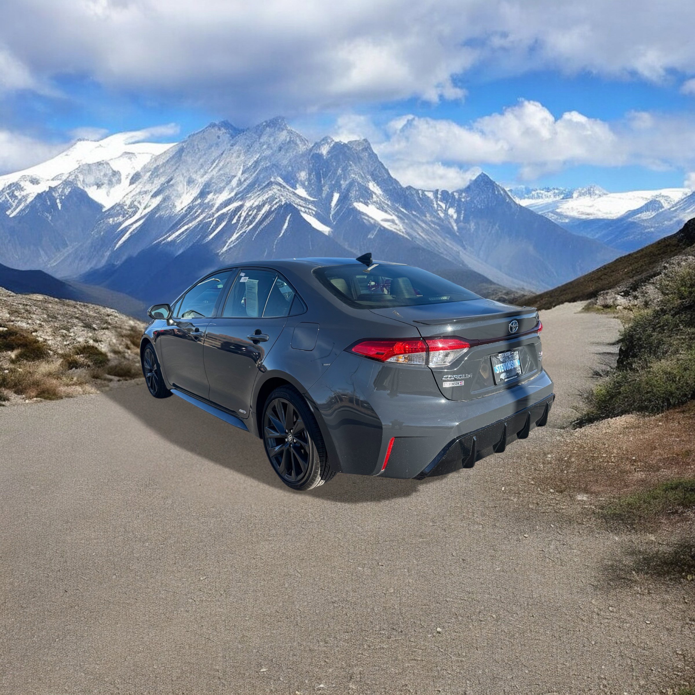 Used 2025 Toyota Corolla SE w/ SE Premium Package image 3