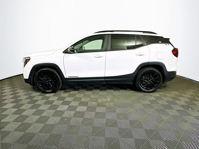 Used 2023 GMC Terrain SLE w/ Driver Convenience Package image 5