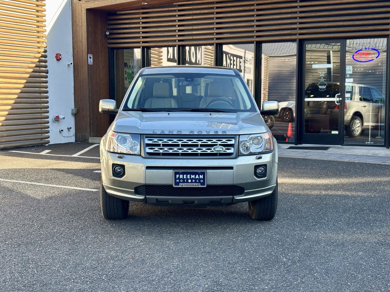 Used 2011 Land Rover LR2 HSE AWD/4WD image 2