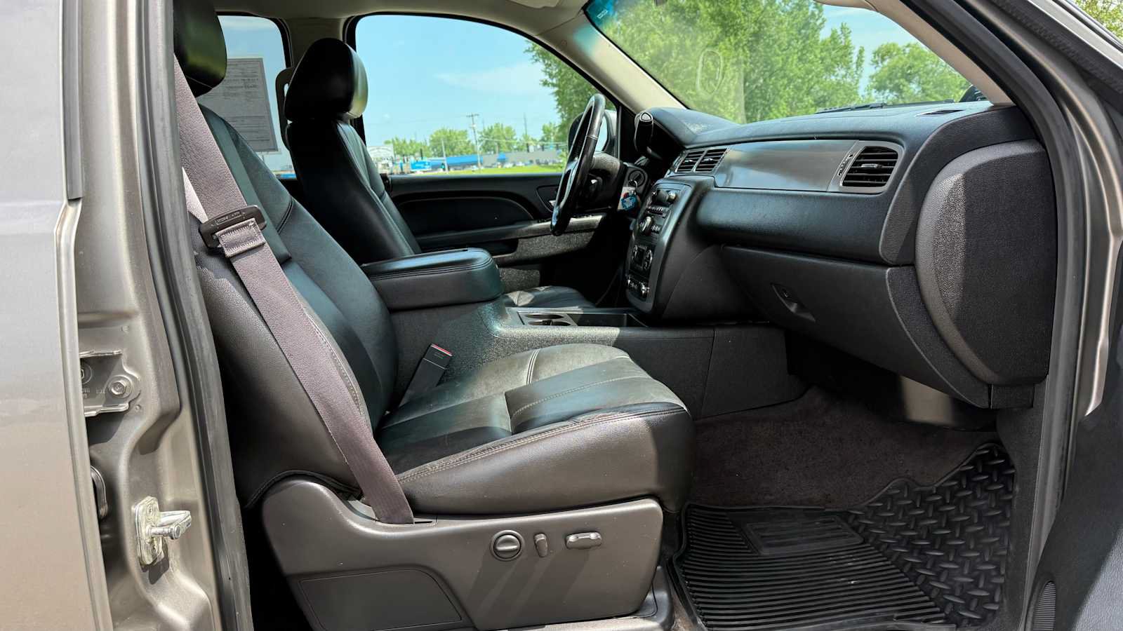 Used 2013 Chevrolet Silverado 1500 LTZ w/ LTZ Plus Package AWD/4WD image 12