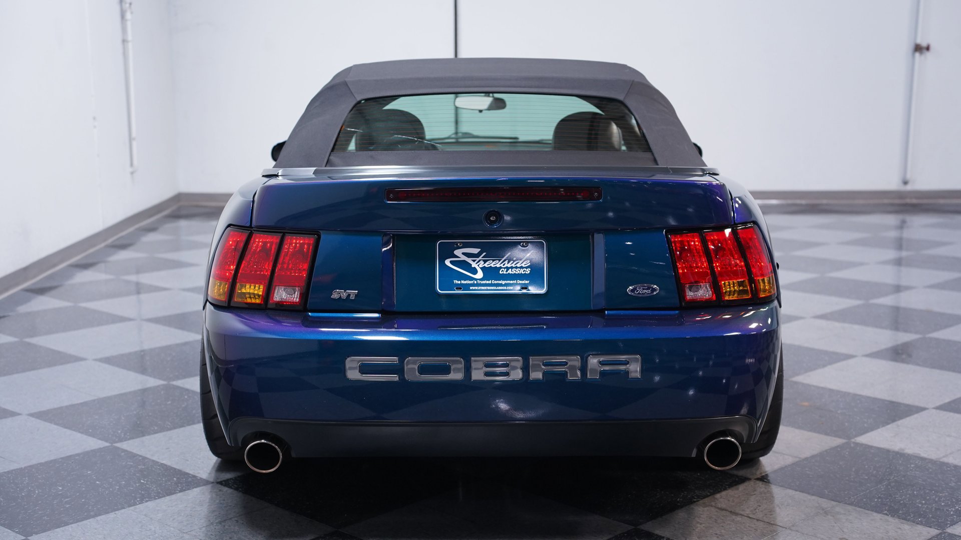 Used 2004 Ford Mustang Cobra RWD image 9