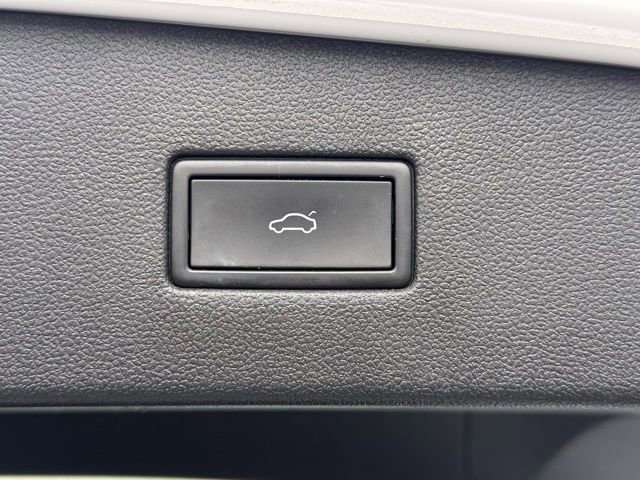 Used 2022 Volkswagen Tiguan SE R-Line FWD image 21