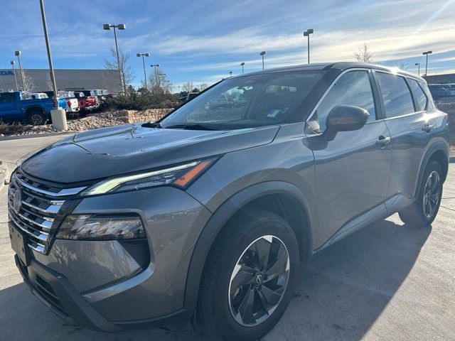 Used 2024 Nissan Rogue SV image 3