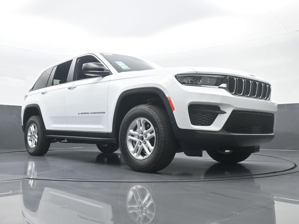 Used 2025 Jeep Grand Cherokee Laredo image 56