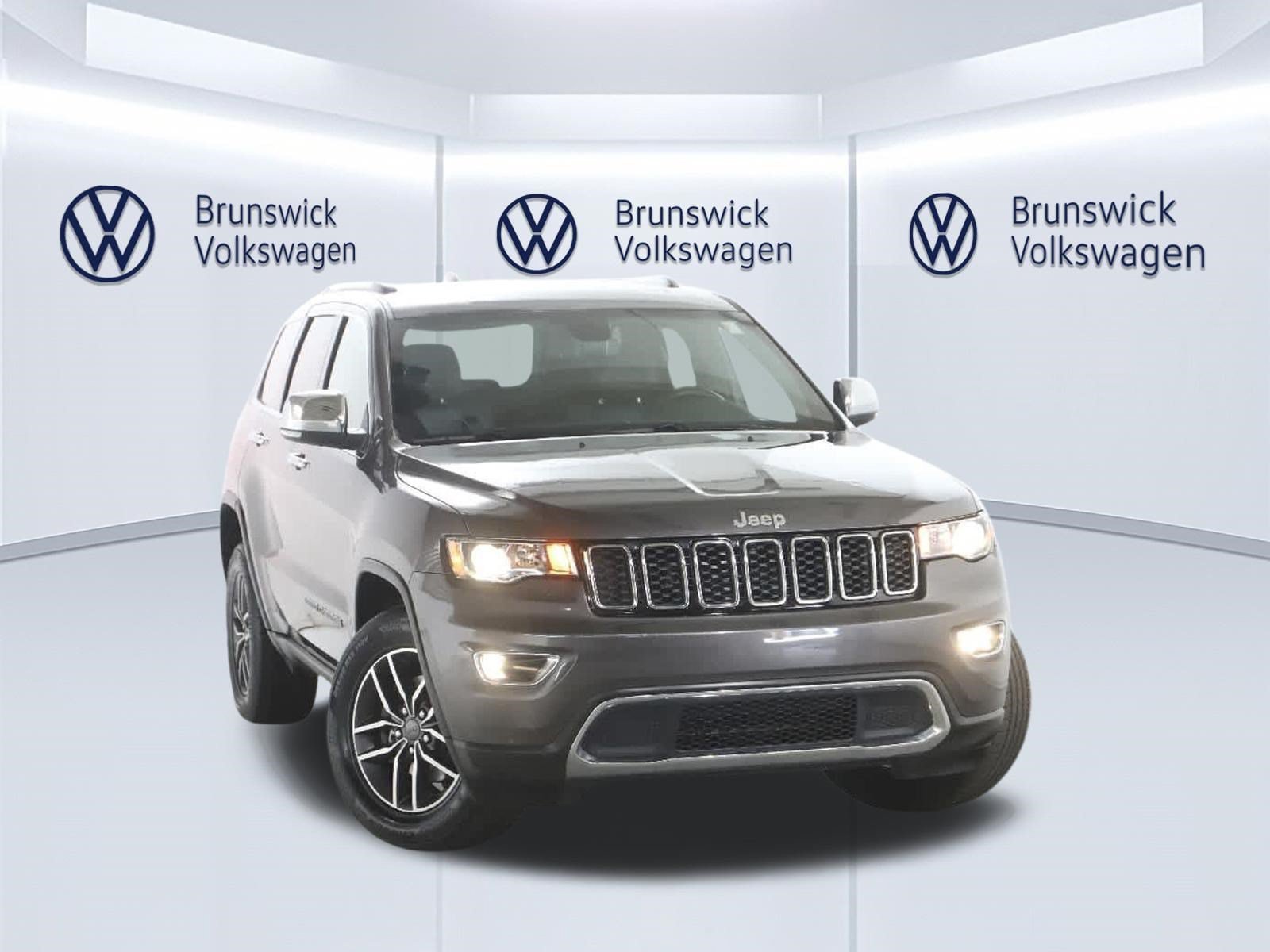 Used 2020 Jeep Grand Cherokee Limited AWD/4WD image 2