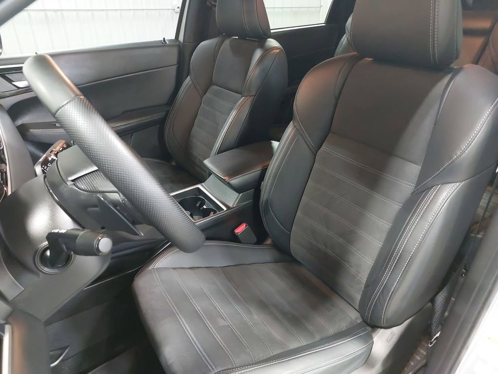 Used 2024 Mitsubishi Outlander SE image 15