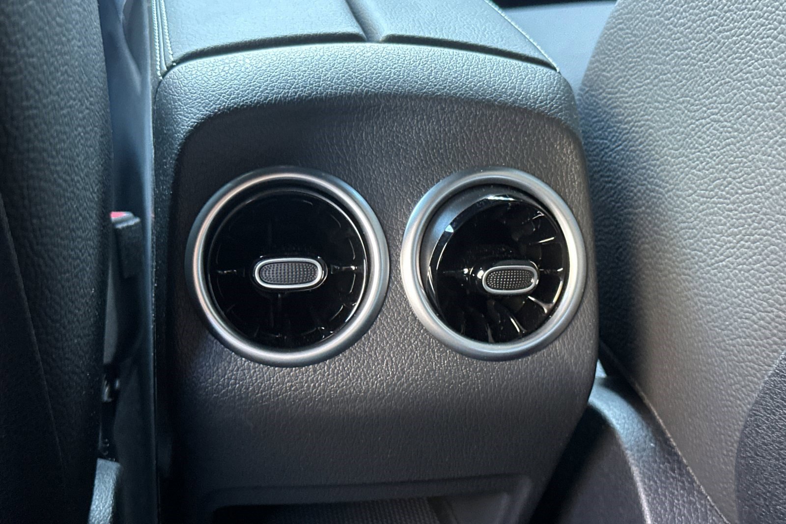 Used 2025 Mercedes-Benz GLB 250 250 image 16