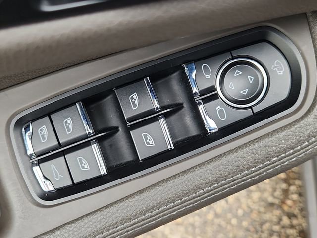 Used 2022 Porsche Macan image 23