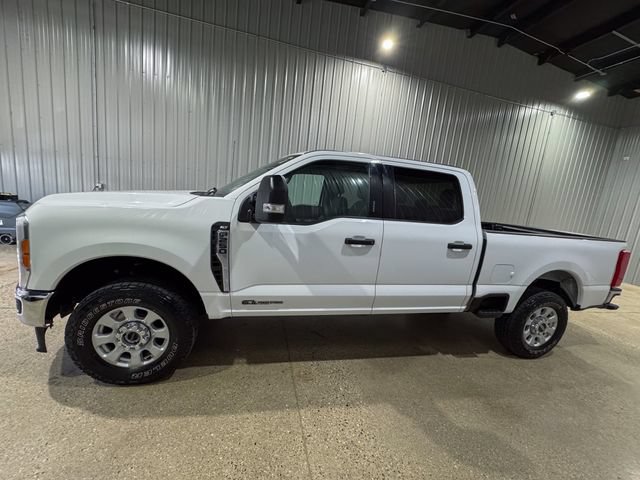 Used 2023 Ford F250 XLT AWD/4WD image 2