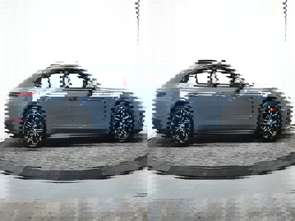 New 2025 Porsche Panamera 4 image 8