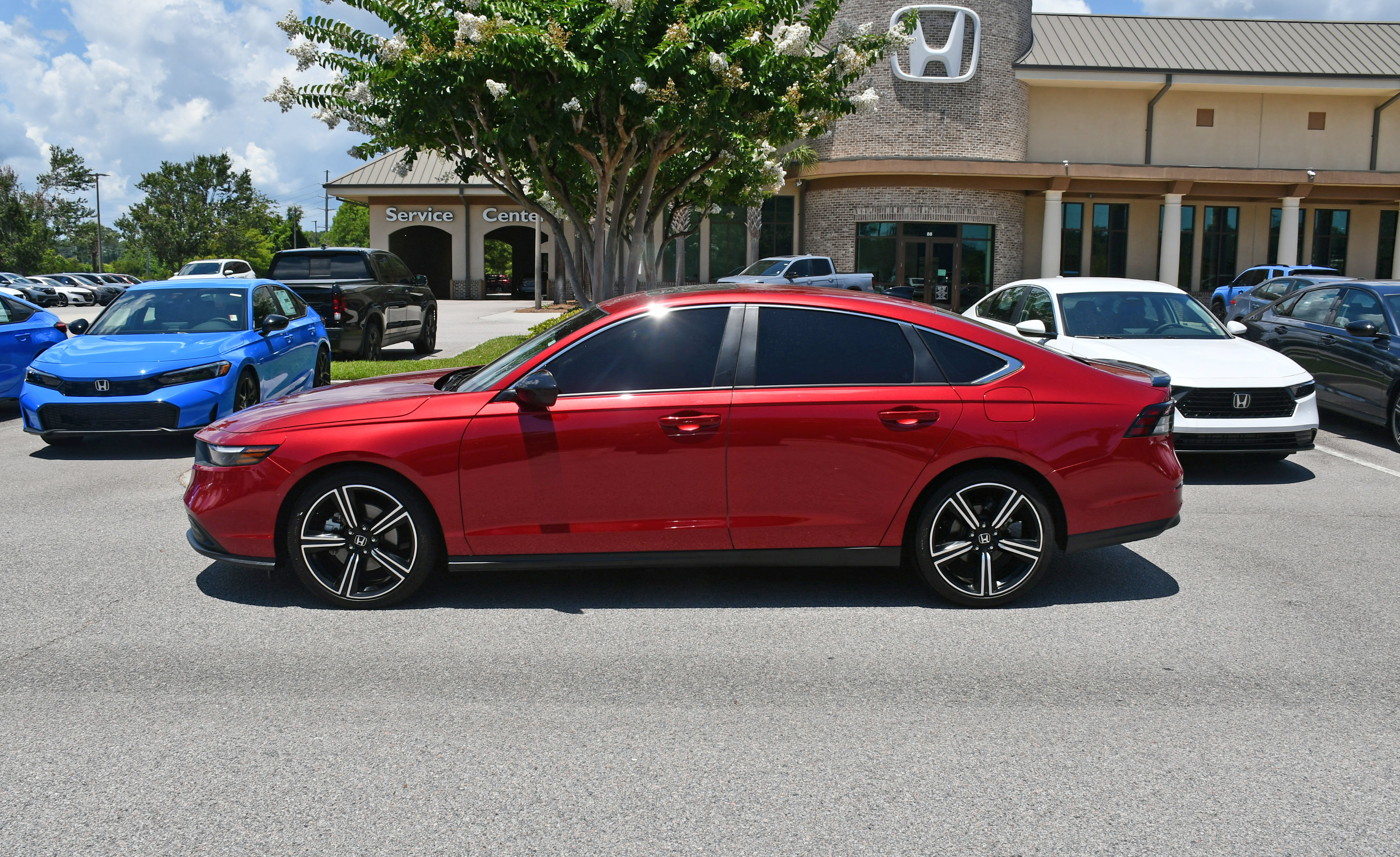 Used 2025 Honda Accord Sport image 2