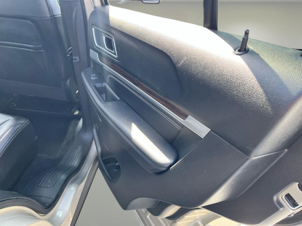 Used 2017 Ford Explorer Limited image 35