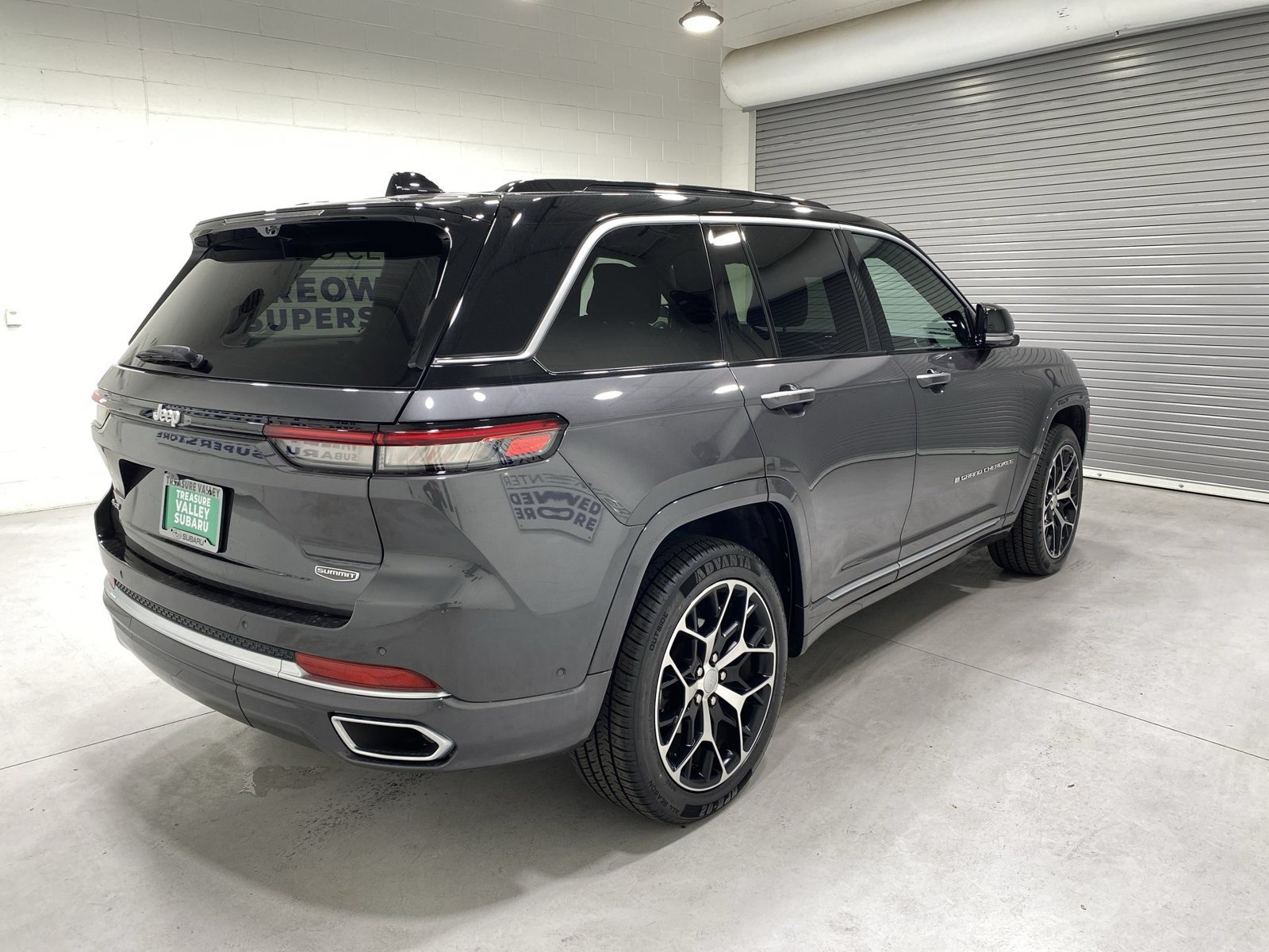 Used 2024 Jeep Grand Cherokee Summit AWD/4WD image 8
