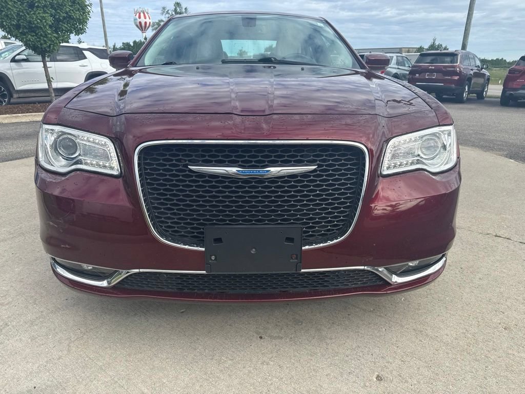 Used 2017 Chrysler 300 Limited w/ 300 Premium Group AWD/4WD image 2