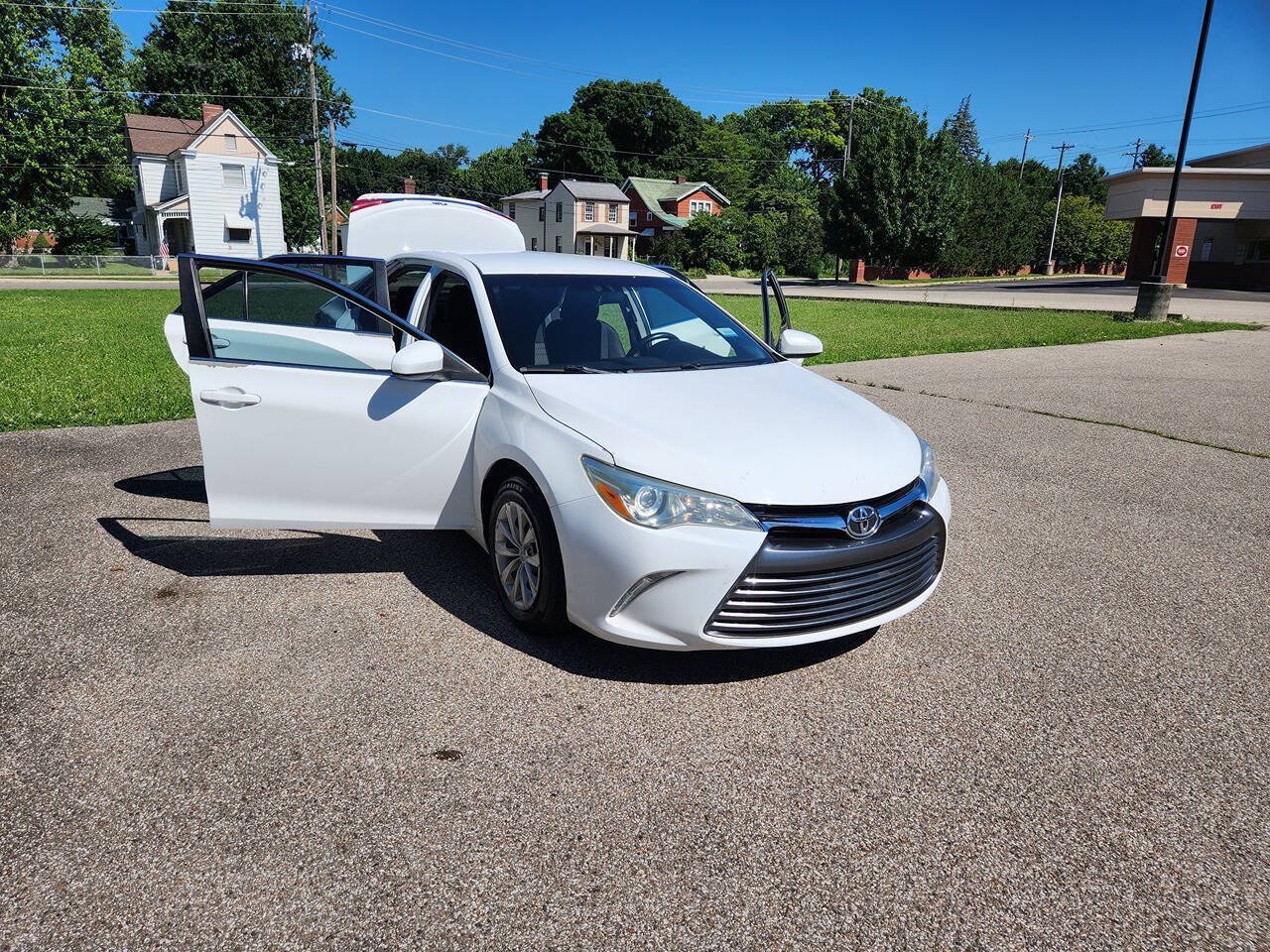 Used 2015 Toyota Camry LE FWD image 5