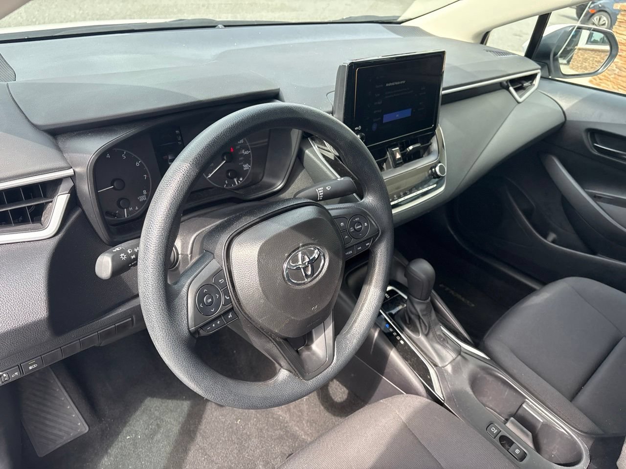 Used 2025 Toyota Corolla LE FWD image 4