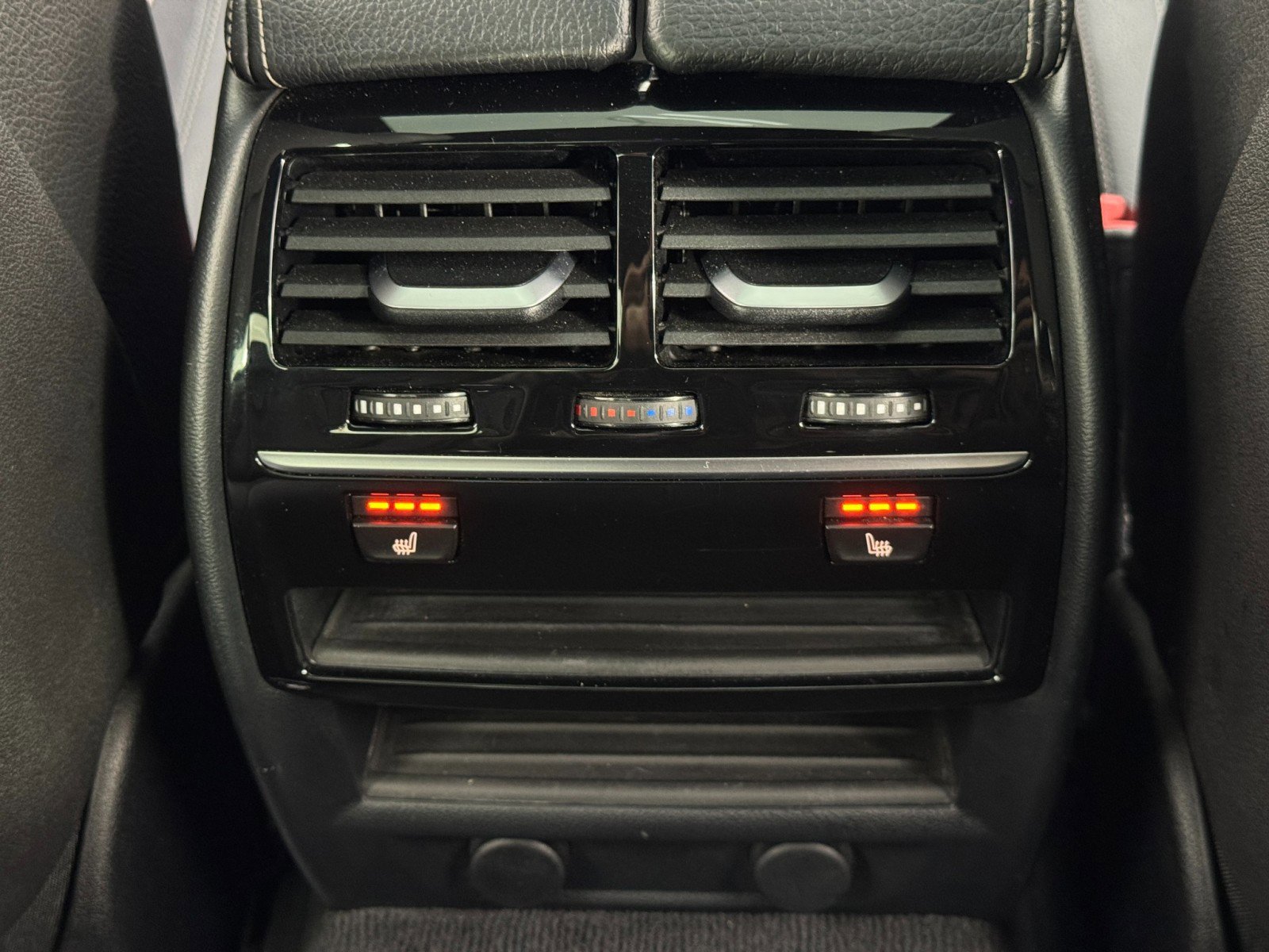 Used 2017 BMW 540i xDrive image 37