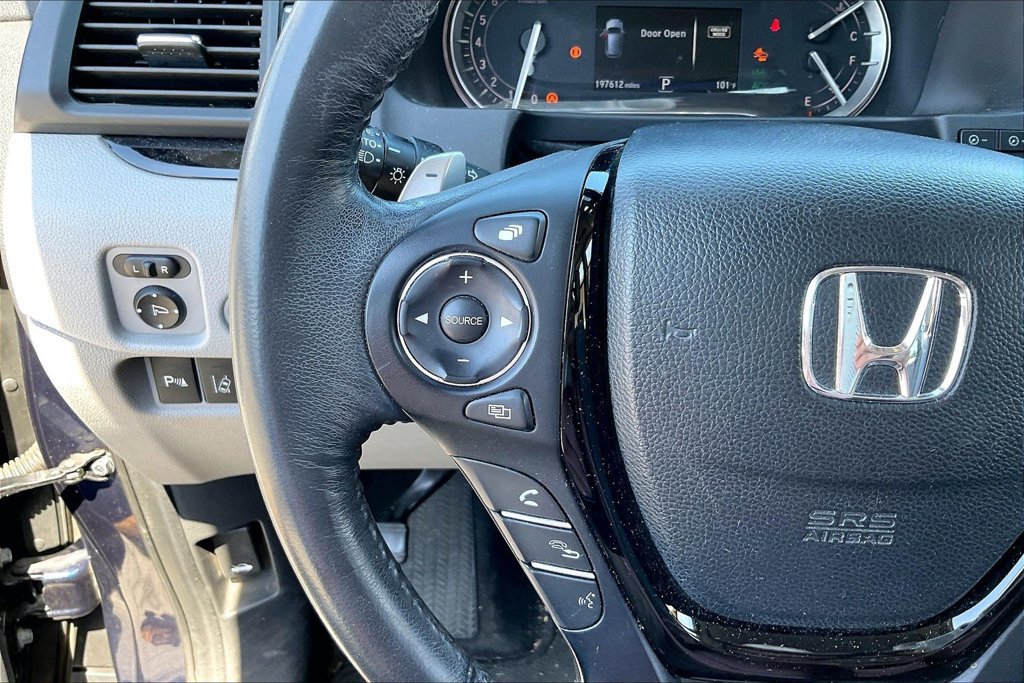 Used 2017 Honda Pilot Touring image 11