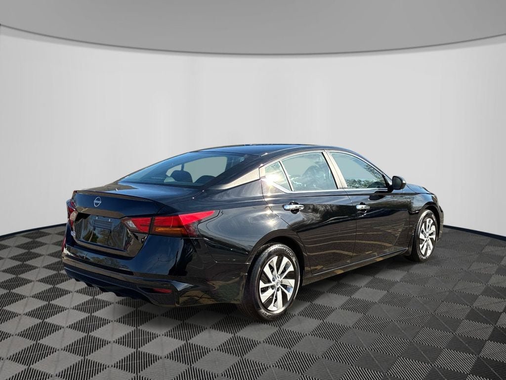 Used 2024 Nissan Altima 2.5 S FWD image 7
