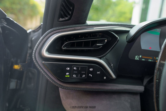 Used 2025 Ferrari 296 GTS image 32