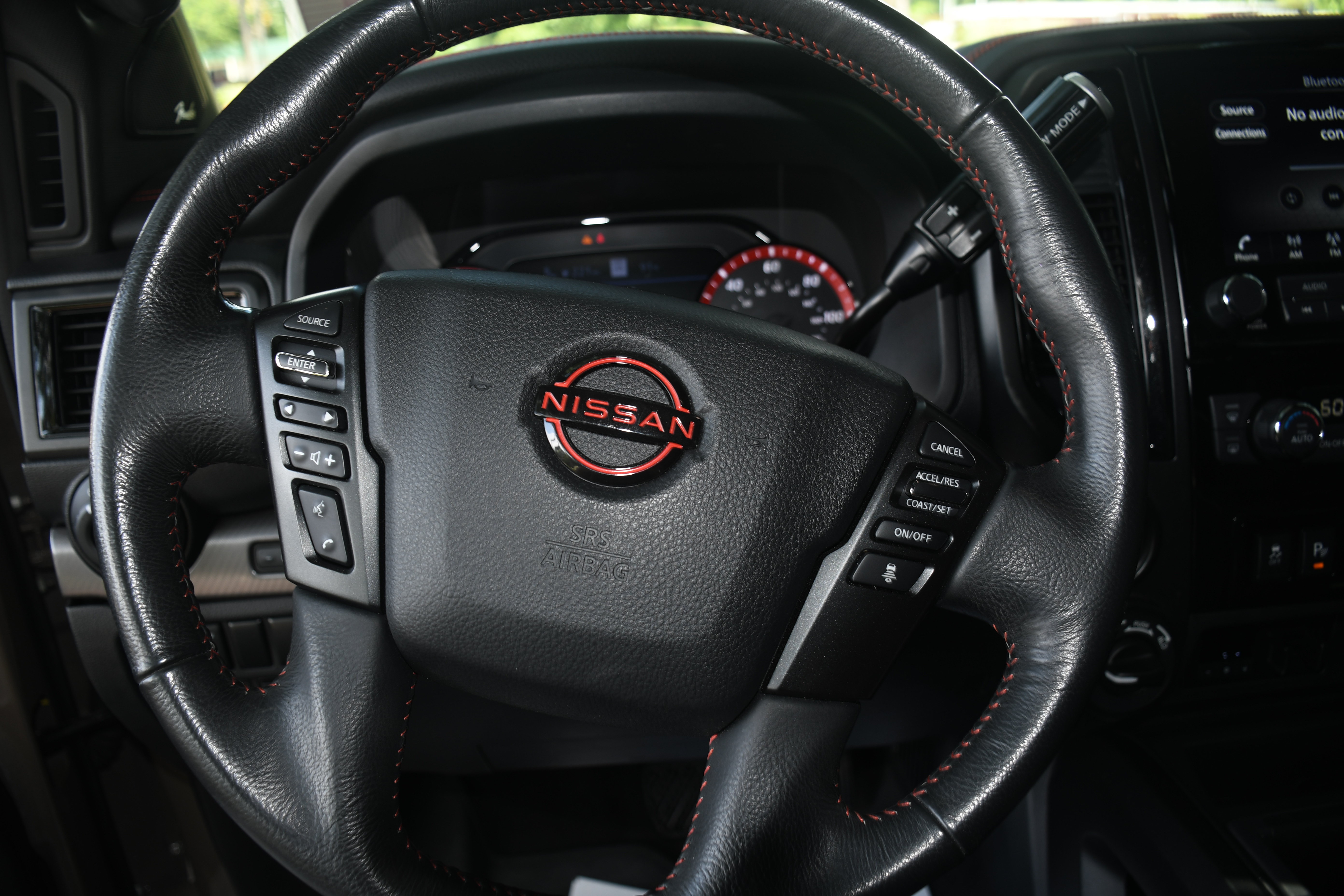Used 2024 Nissan Titan PRO-4X AWD/4WD image 12