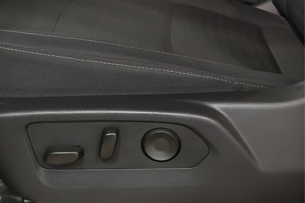 Used 2025 GMC Sierra 1500 SLE AWD/4WD image 21