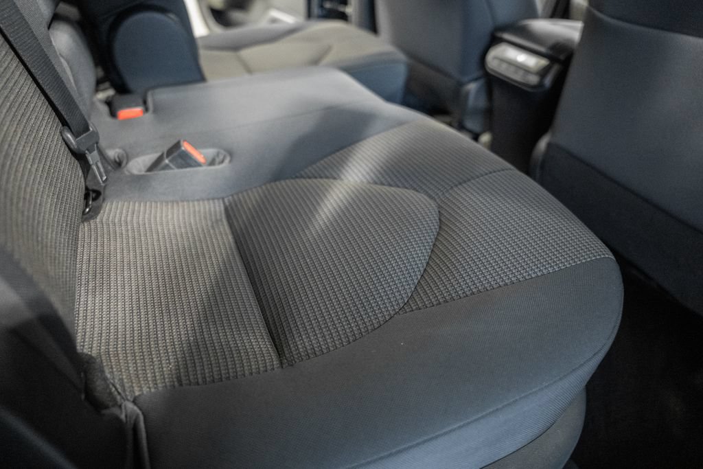 Used 2023 Toyota Highlander LE AWD/4WD image 32
