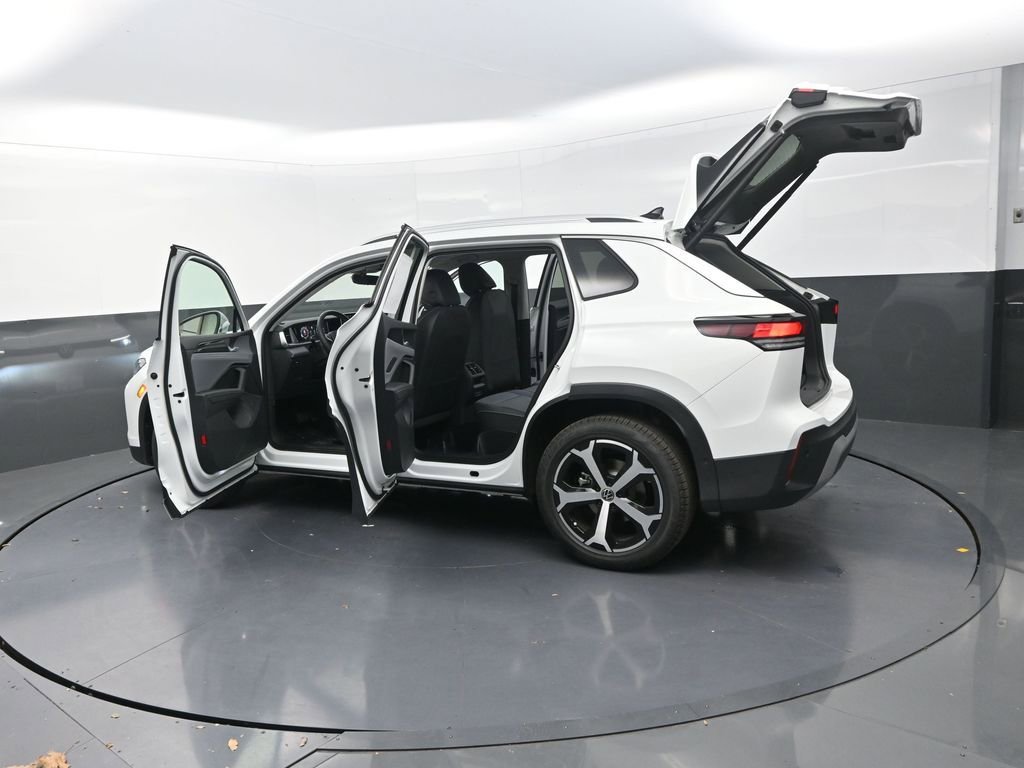 New 2026 Volkswagen Tiguan SE FWD image 33