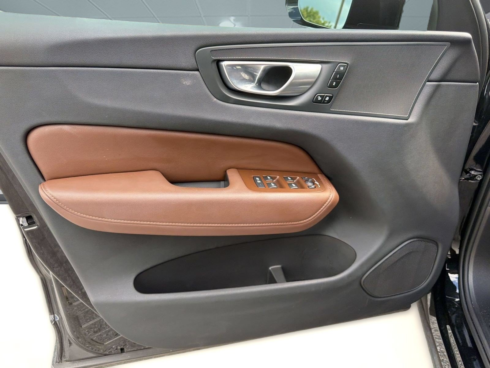 Certified 2024 Volvo XC60 B5 Plus w/ Protection Package Premier AWD/4WD image 14