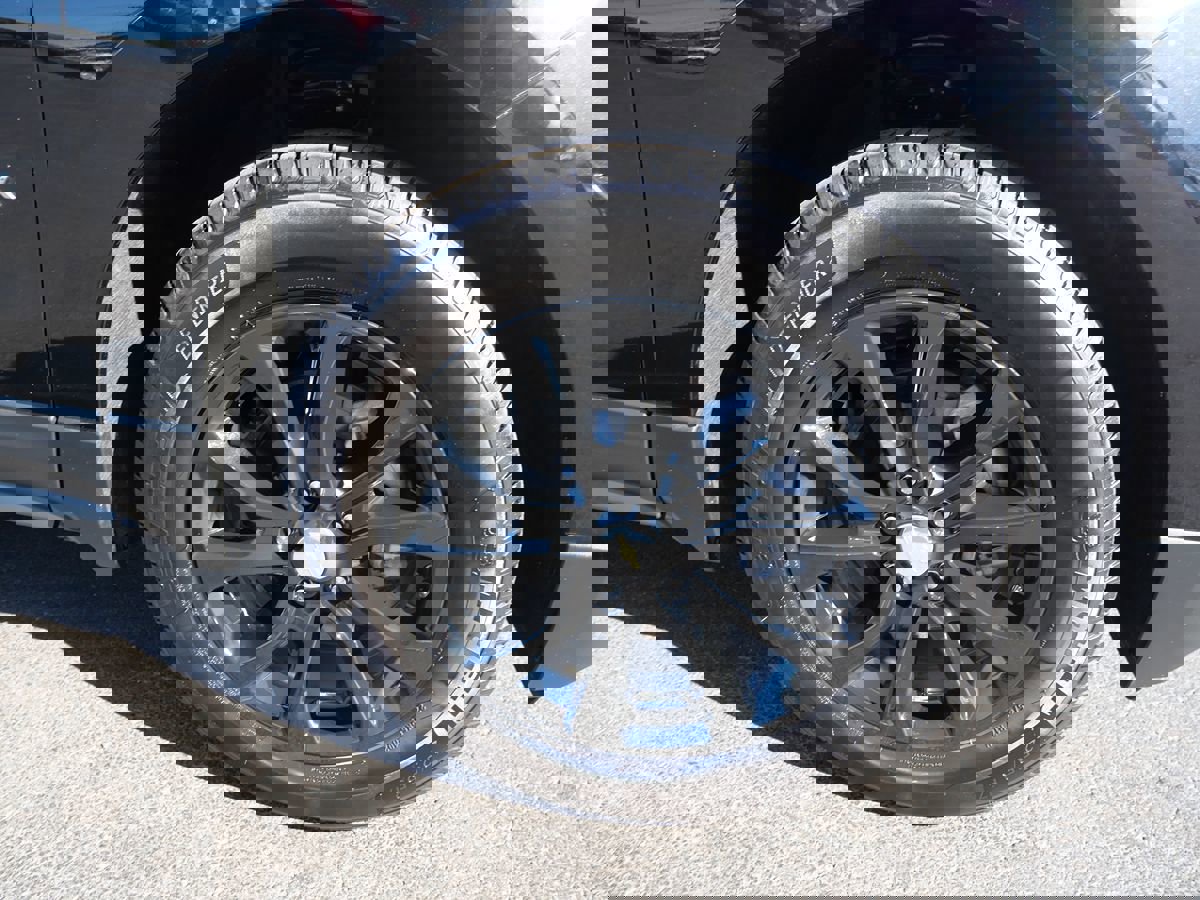 Used 2021 Chevrolet Equinox LS image 38