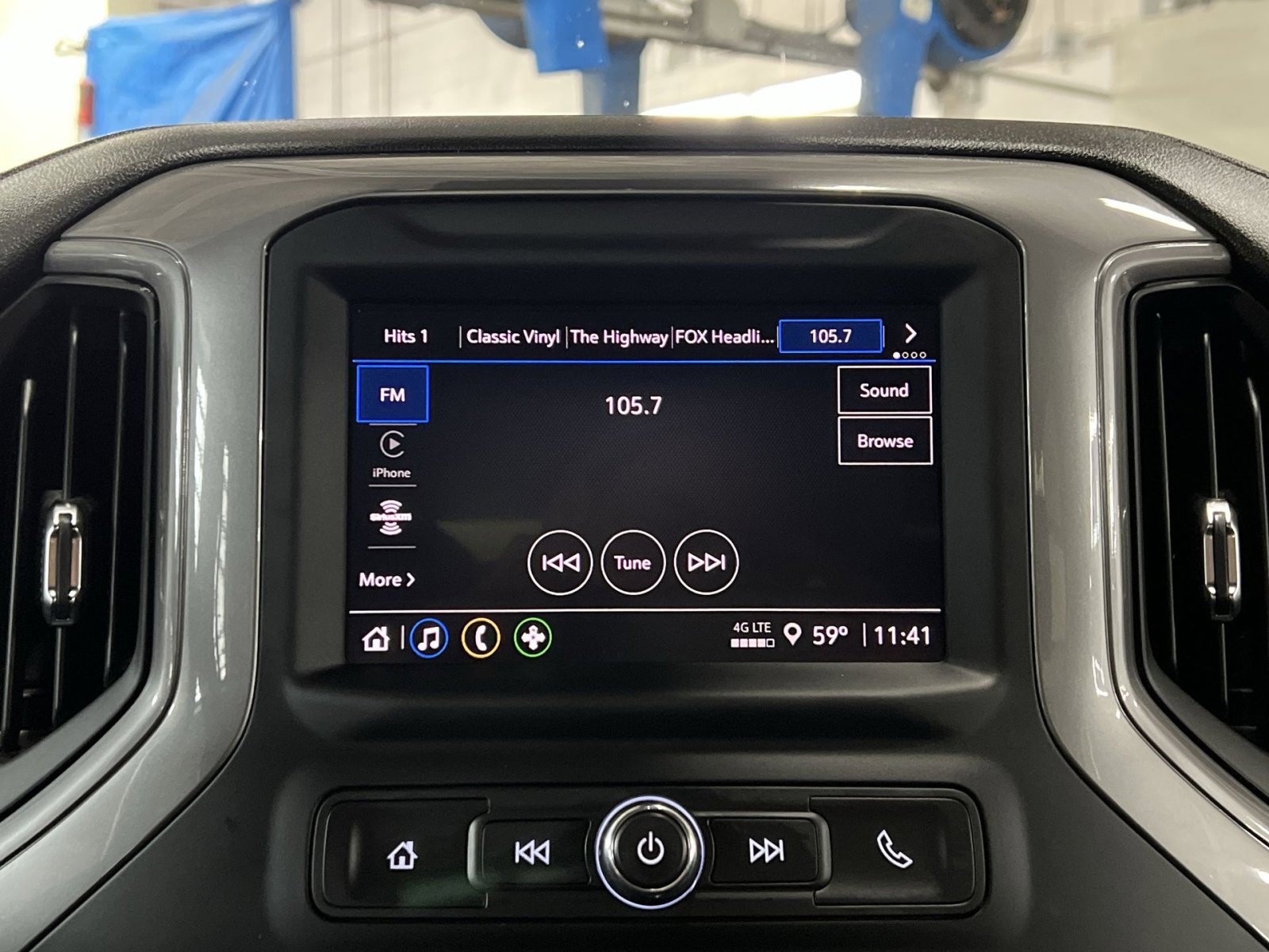 Used 2022 Chevrolet Silverado 1500 Custom image 18