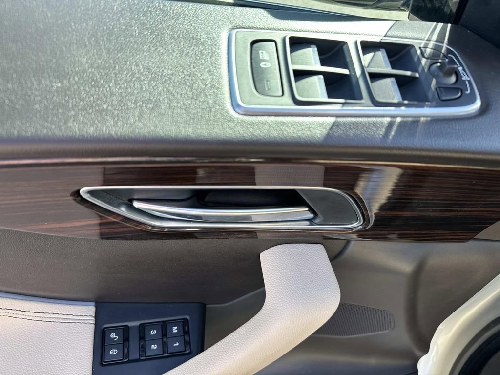 Used 2017 Jaguar F-PACE Prestige image 22