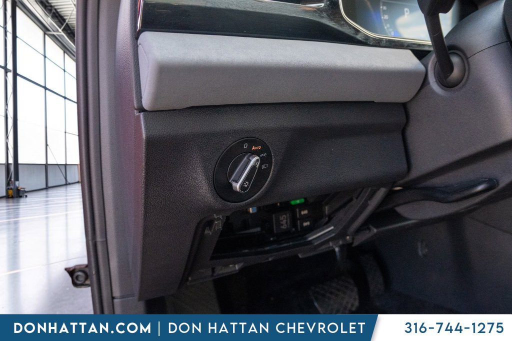 Used 2025 Volkswagen Jetta SE FWD image 17